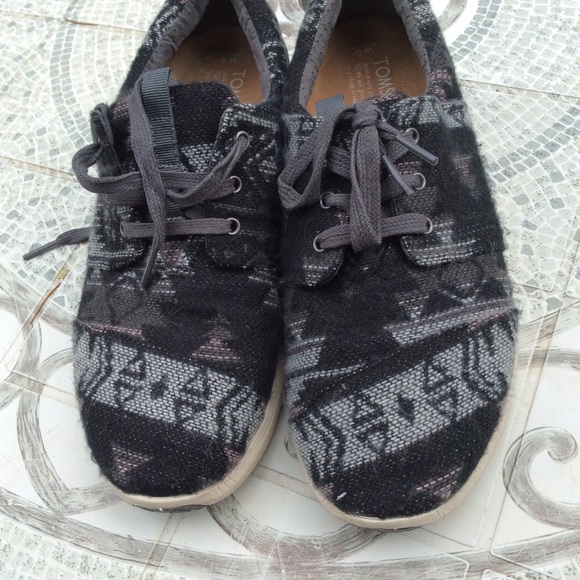 TOMS sneakers, lace up tribal fabric pattern Black - Picture 5 of 5